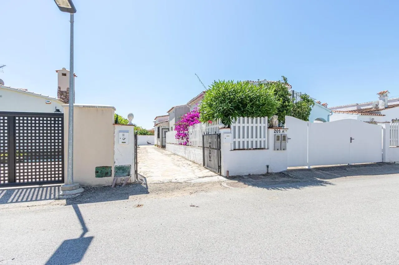 Apart-Rent Casa Con Piscina Alberes 0005 Empuriabrava 0*,  Španělsko